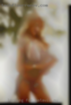 Looking for women, and Batavia, NY couples.